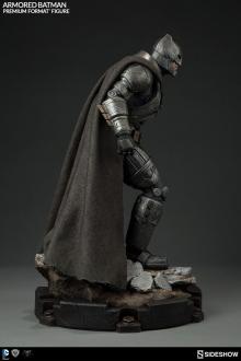 Batman v Superman Premium Format Figure Armored Batman - Sideshow Collectibles