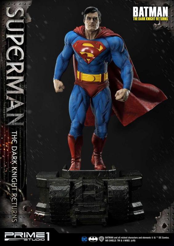 Batman: The Dark Knight Returns Statue 1/3 Superman 88 cm