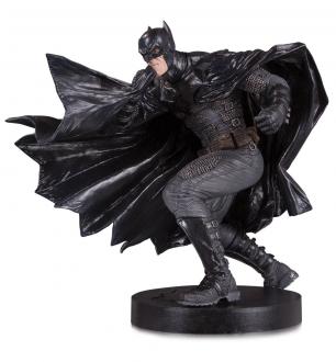DC Designer Series Statue Black Label Batman by Lee Bermejo 23 cm