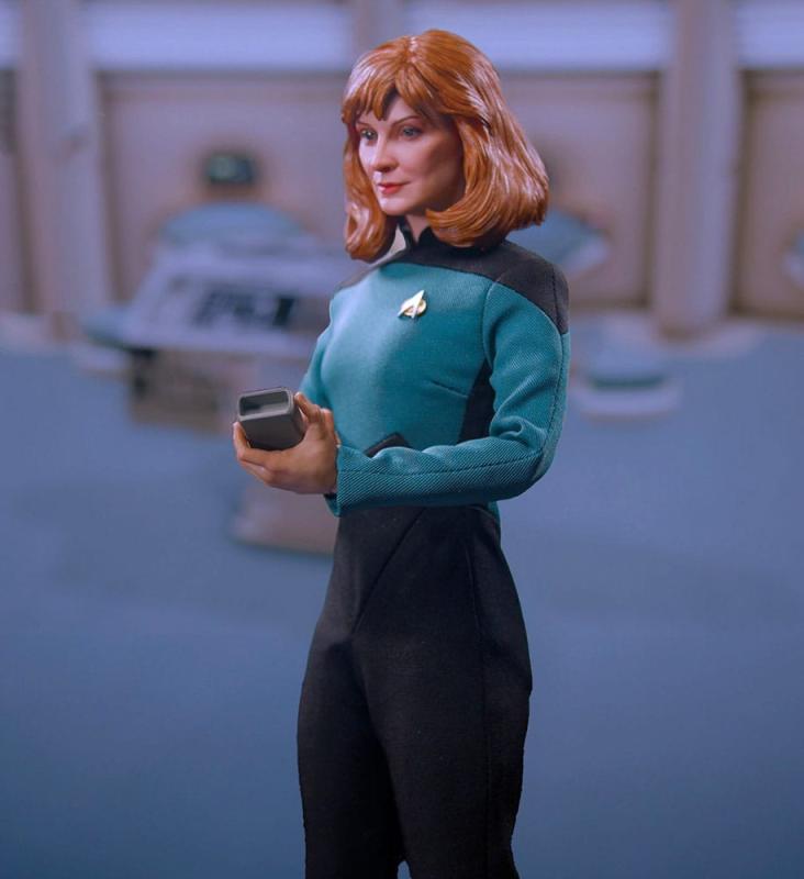 Star Trek: The Next Generation Action Figure 1/6 Dr. Beverly Crusher (Essential Edition) 27 cm