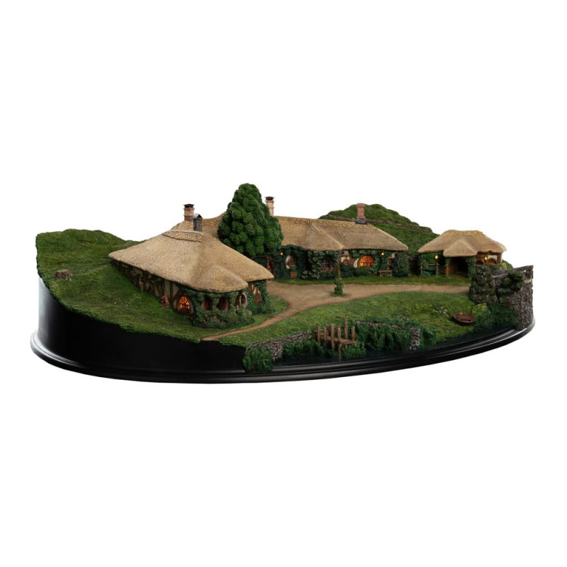 Lord of the Rings Statue The Green Dragon Inn 10
