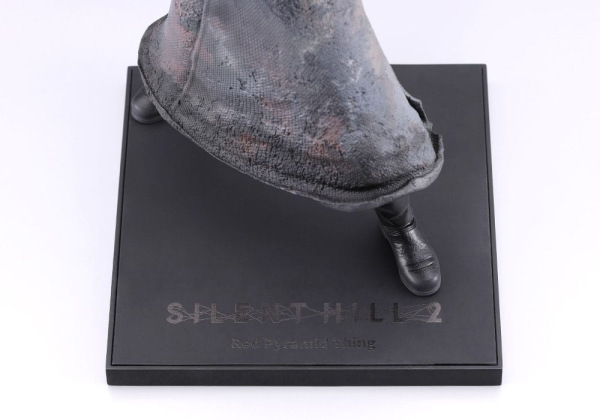 Silent Hill 2 Oshi Works Statue 1/7 Red Pyramid Thing 26 cm 9