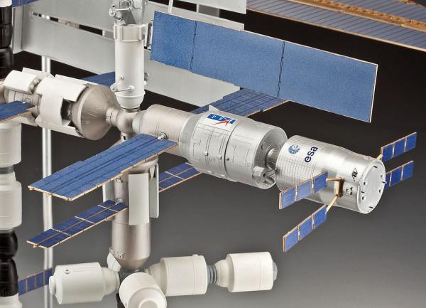 International Space Station ISS Model Kit 1/144 25th Anniversary Platinum Edition 74 cm