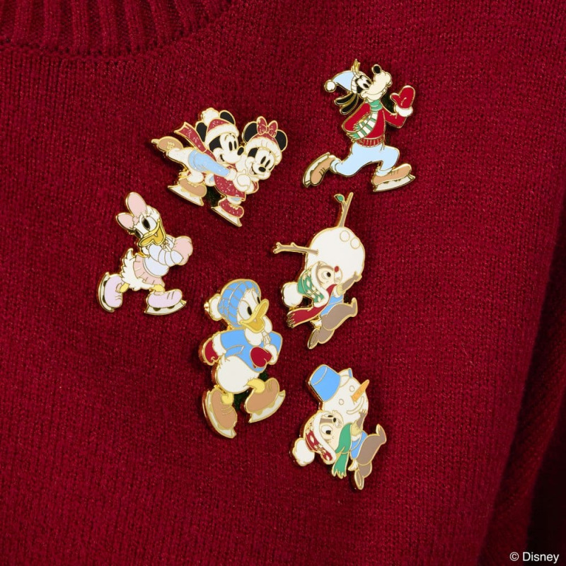 Mickey & Friends by Loungefly Enamel Pins Winter Activities Blind Display (12) 1