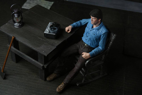 The Evil Dead Action Figure Ultimate Ash 18 cm 12