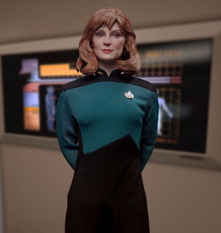 Star Trek: The Next Generation Action Figure 1/6 Dr. Beverly Crusher (Essential Edition) 27 cm