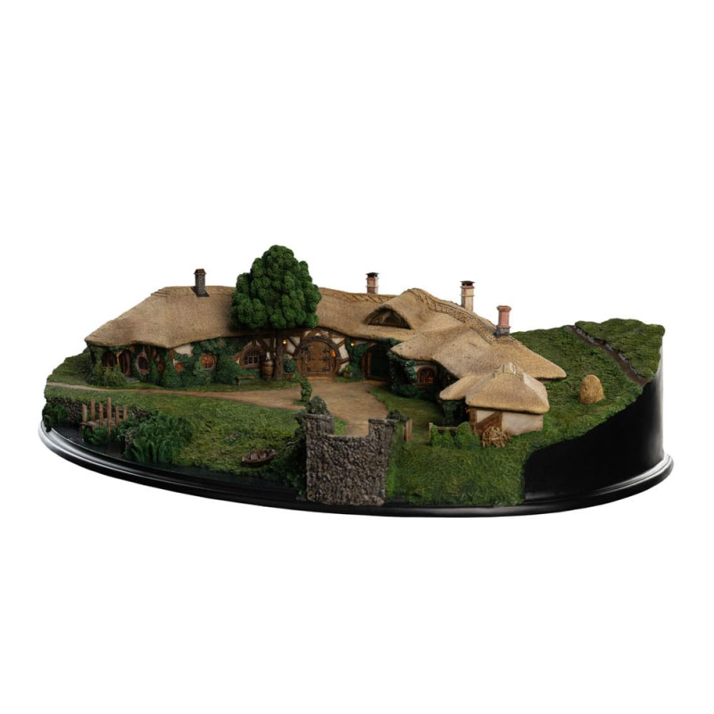 Lord of the Rings Statue The Green Dragon Inn 9