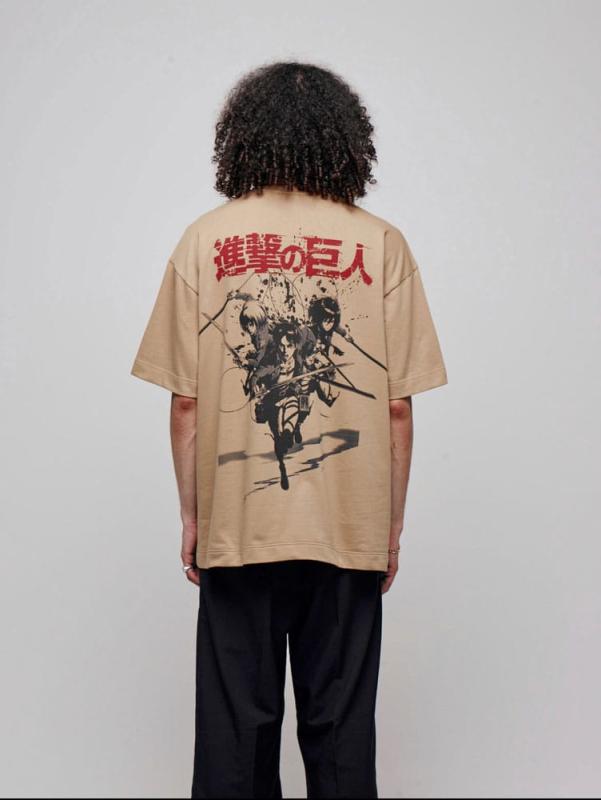 Attack on Titan T-Shirt Graphic Beige Size XL