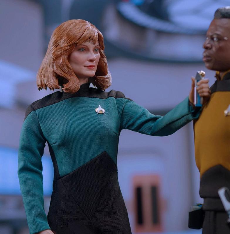 Star Trek: The Next Generation Action Figure 1/6 Dr. Beverly Crusher (Essential Edition) 27 cm