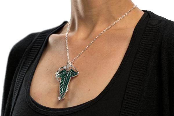 Lord of the Rings Replica 1/1 Elven Leaf Brooch & Chain (Sterling Silver)