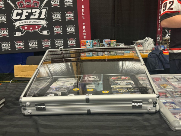 Evoretro Trading Card Display Suitcase 3