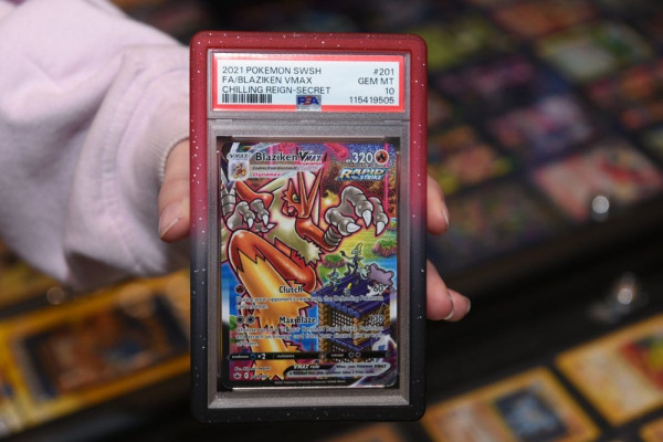 Evoretro Bumper for PSA Graded Card Slab Gradient Red-Black Glitter 2