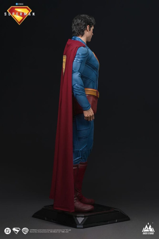 Superman 2025 Life-Size Statue Superman 208 cm 9