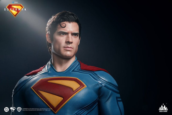 Superman 2025 Life-Size Statue Superman 208 cm 4