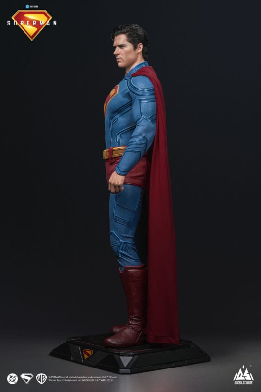 Superman 2025 Life-Size Statue Superman 208 cm 13
