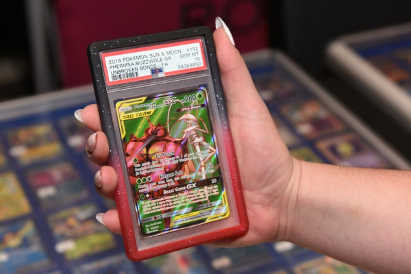 Evoretro Bumper for PSA Graded Card Slab Gradient Red-Black Glitter 1