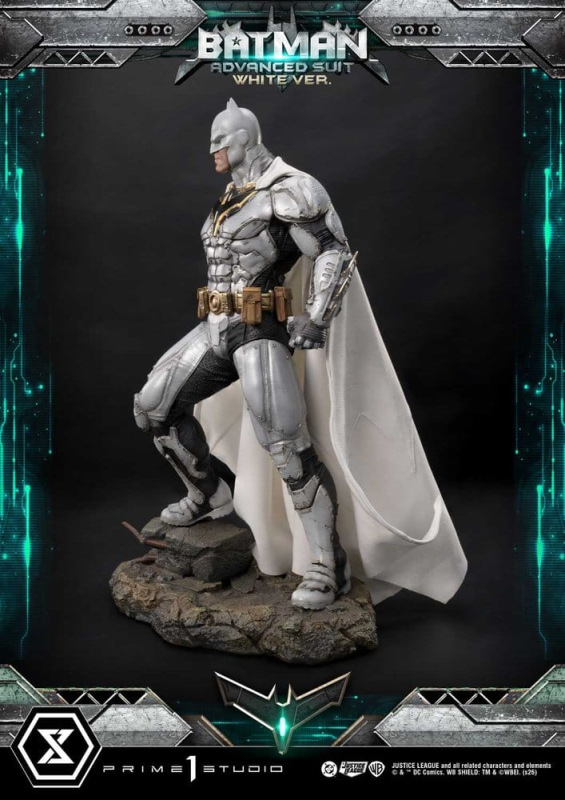 DC Comics Ultimate Museum Masterline Statue Batman Advanced Suit White Version (Design By Josh Nizzi 5
