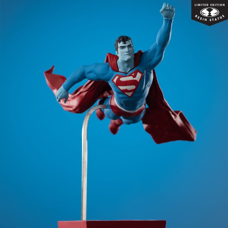 DC Direct Superman Red & Blue Statue 1/10 Superman by Lee Bermejo 26 cm 6