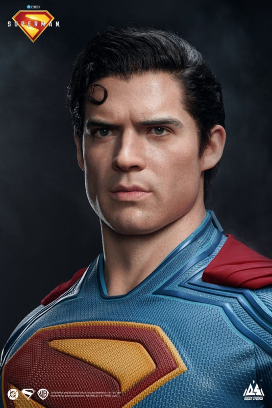Superman 2025 Life-Size Statue Superman 208 cm 5