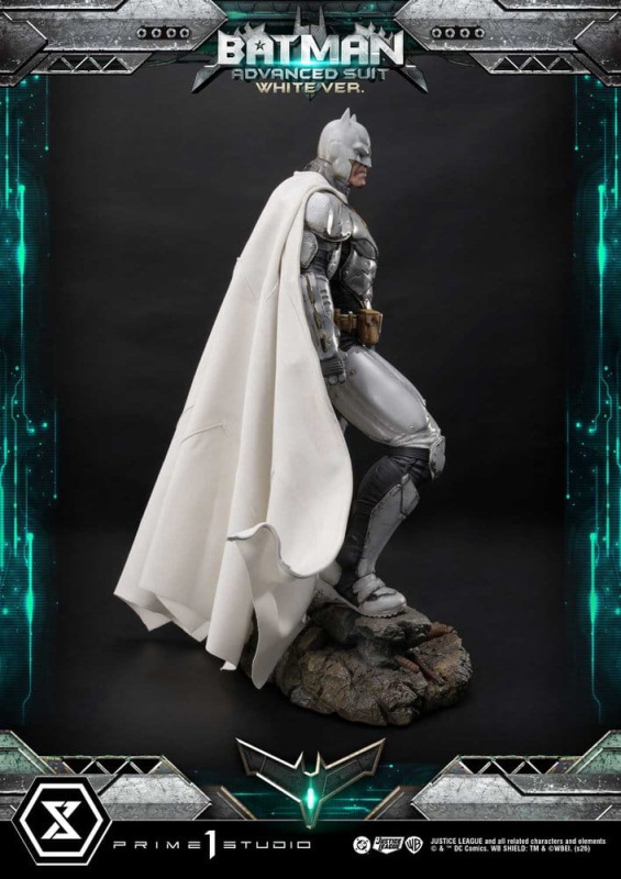 DC Comics Ultimate Museum Masterline Statue Batman Advanced Suit White Version (Design By Josh Nizzi 3