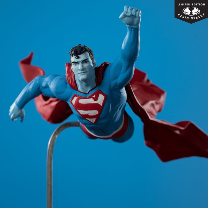 DC Direct Superman Red & Blue Statue 1/10 Superman by Lee Bermejo 26 cm 5