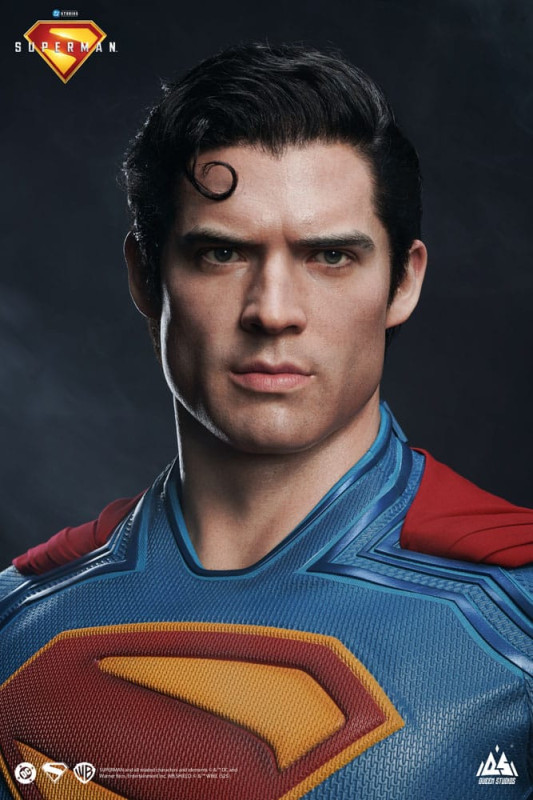 Superman 2025 Life-Size Statue Superman 208 cm 7