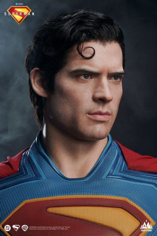 Superman 2025 Life-Size Statue Superman 208 cm 6
