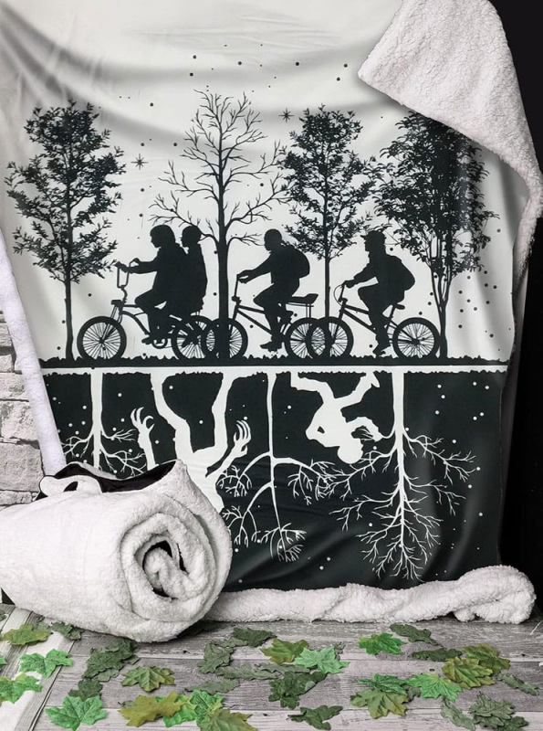 Stranger Things Throw Blanket Black & White 100 x 150 cm 1