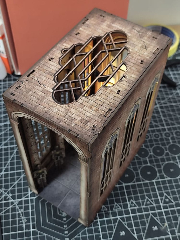 House of the Dragon Tiny Adventures Book Nook Mini Diorama Iron Throne 23 cm 3