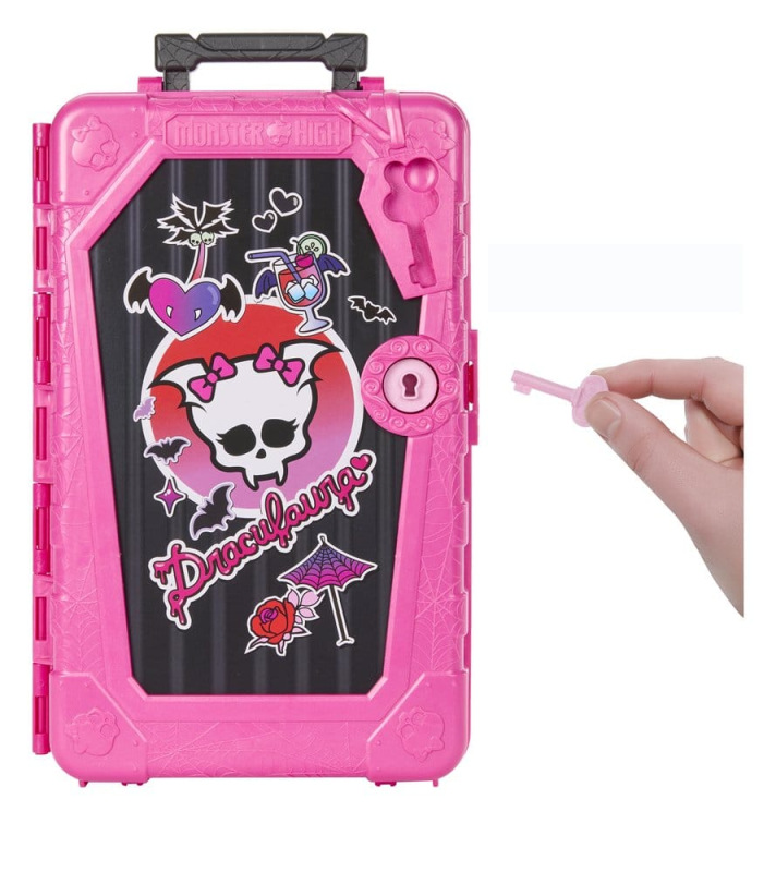 Monster High Skulltimate Secrets Doll Destination: Gore-geous Oasis - Draculaura 2