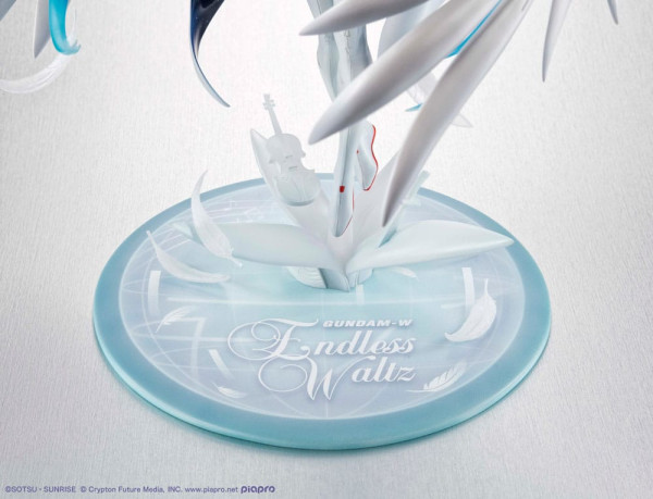 Mobile Suit Gundam x Hatsune Miku Lucrea PVC Statue Hatsune Miku x Wing Gundam Zero EW 45th Annivers 7