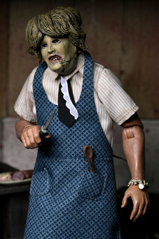 Texas Chainsaw Massacre Clothed Action Figure Leatherface with Old Lady Mask 20 cm 3