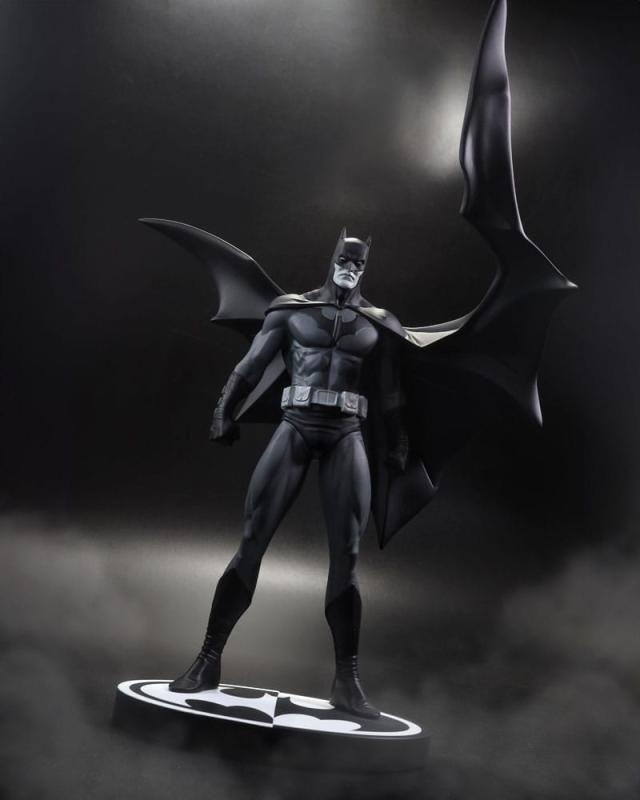 DC Direct Resin Statue Batman Black & White Batman (by Jorge Jimenez) 27 cm