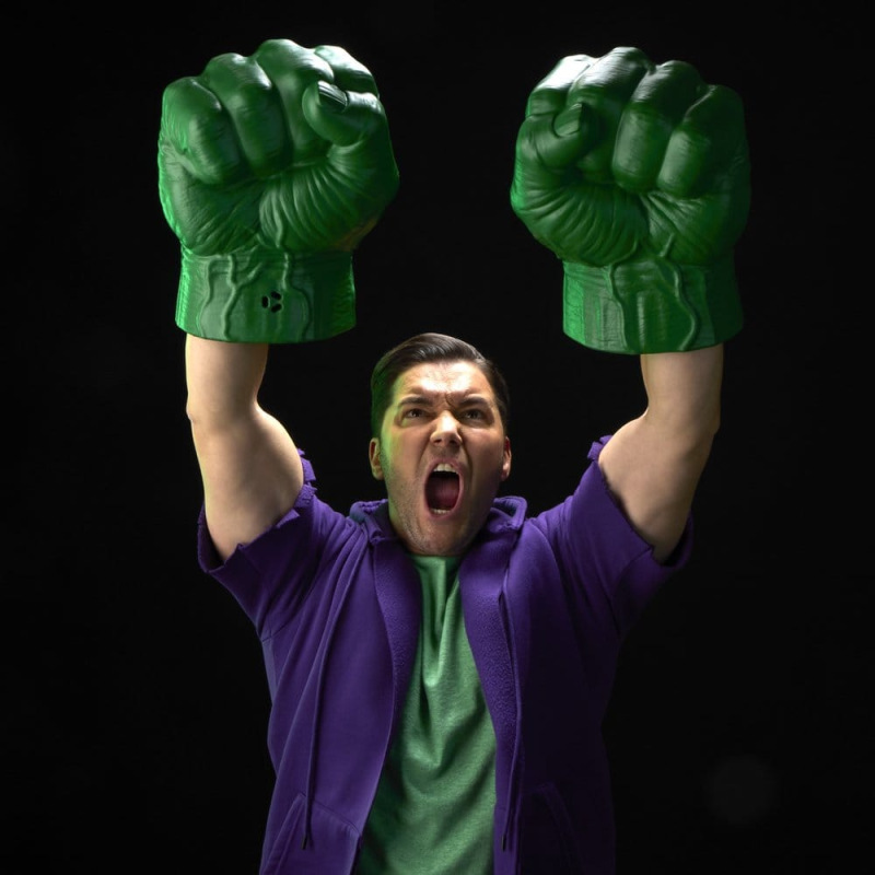 The Incredible Hulk Marvel Legends Premium Roleplay Fists 9