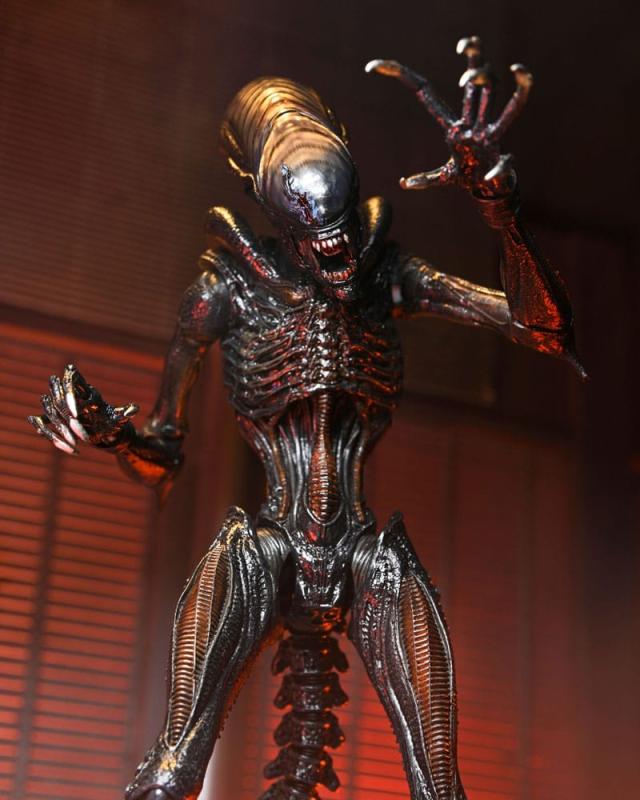 Alien: Romulus Ultimate Action Figure Scorched Xenomorph 18 cm