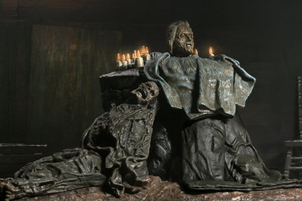 Friday the 13th: The Game Diorama Trenchcoat with Spikes Inferno Room Deluxe Set 3