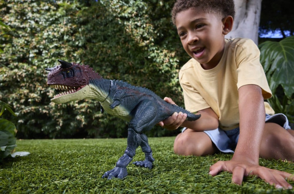 Jurassic World: Survival Action Figure Charge 'N Chomp Carnotaurus 4