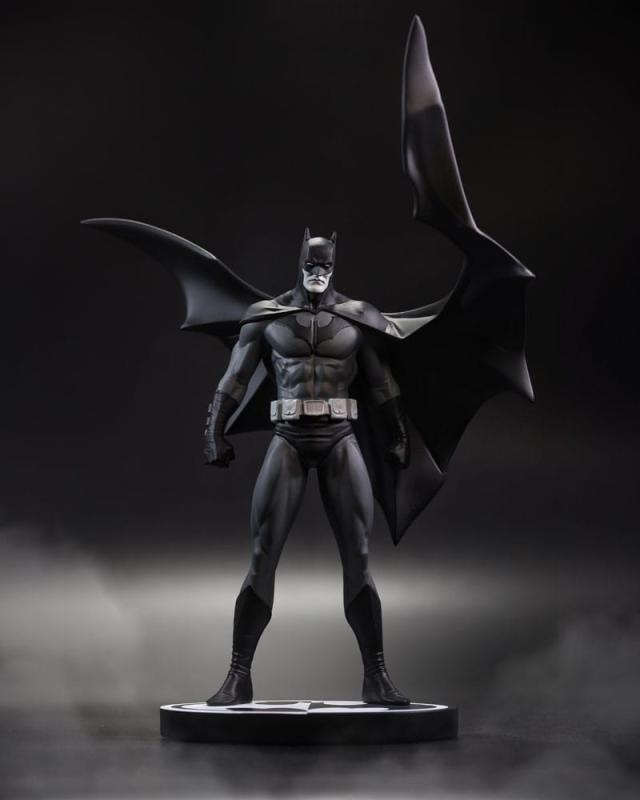 DC Direct Resin Statue Batman Black & White Batman (by Jorge Jimenez) 27 cm