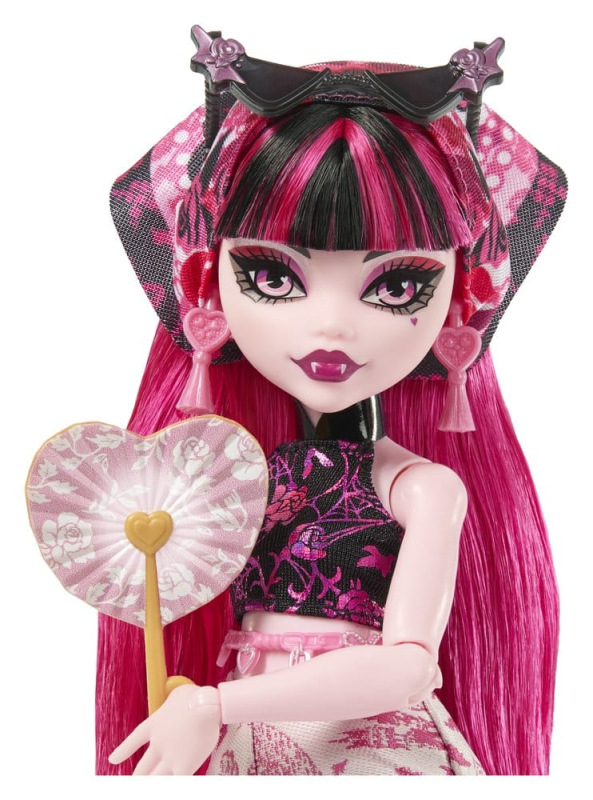 Monster High Skulltimate Secrets Doll Destination: Gore-geous Oasis - Draculaura 10
