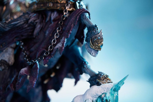 World of Warcraft Statue The Lich King & Invincible 68 cm 5