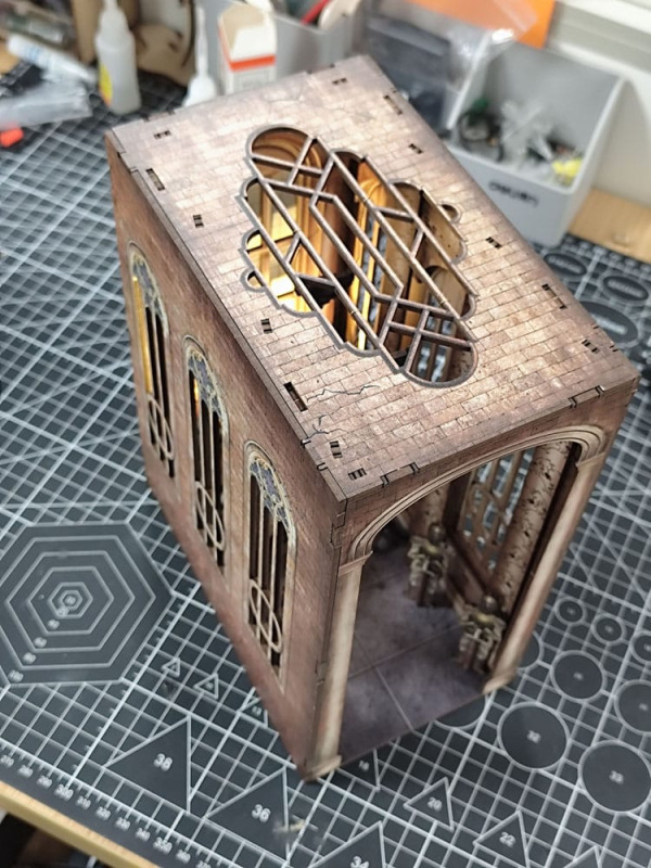 House of the Dragon Tiny Adventures Book Nook Mini Diorama Iron Throne 23 cm 4
