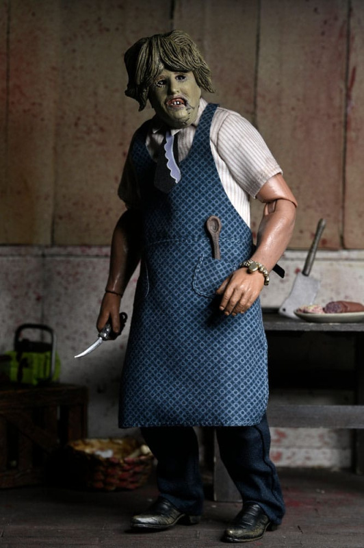 Texas Chainsaw Massacre Clothed Action Figure Leatherface with Old Lady Mask 20 cm 5