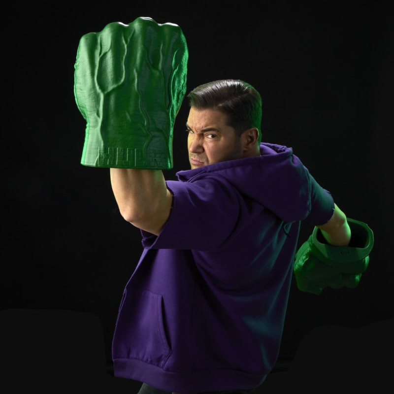 The Incredible Hulk Marvel Legends Premium Roleplay Fists 14