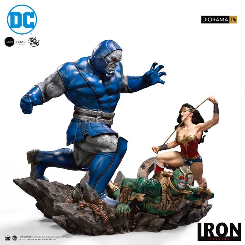 DC Comics: Wonder Woman Vs Darkseid by Ivan Reis - Diorama 1/6 - Iron Studios