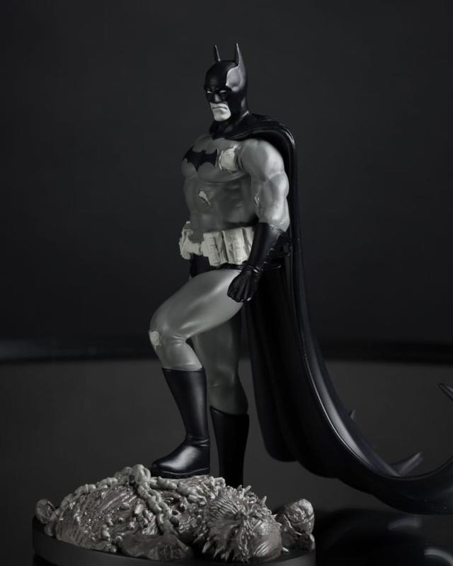 DC Direct Statue 1/10 Batman by Bjorn Barends (Black White) 18 cm 8