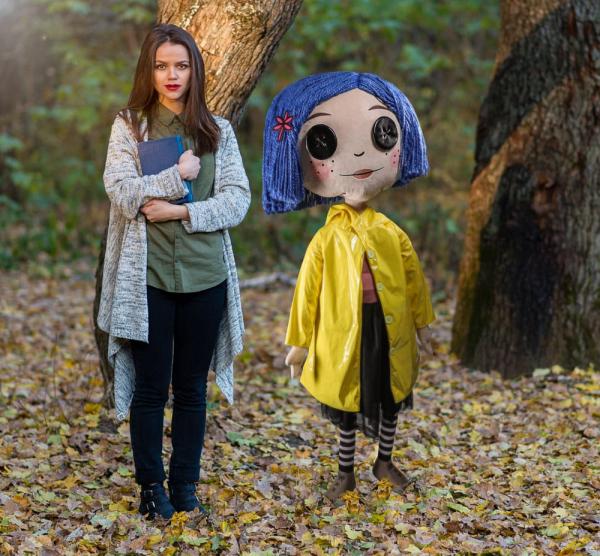 Coraline Life-Size Plush Figure Coraline with Button Eyes 152 cm 7