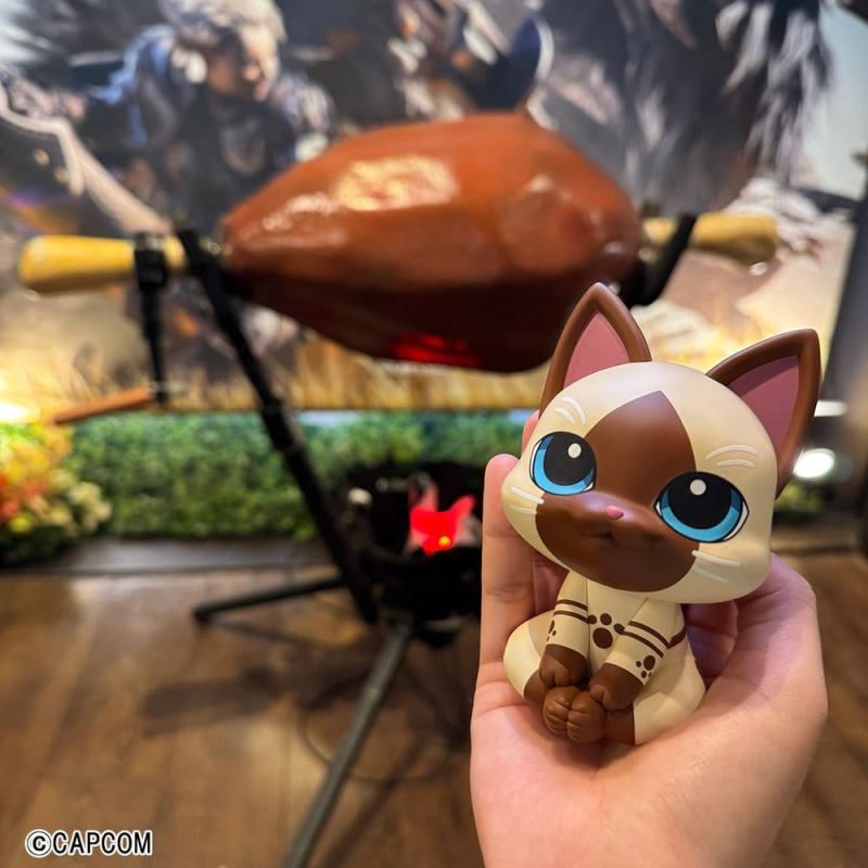 Monster Hunter Look Up PVC Figure Airou 11 cm (with gift) 3