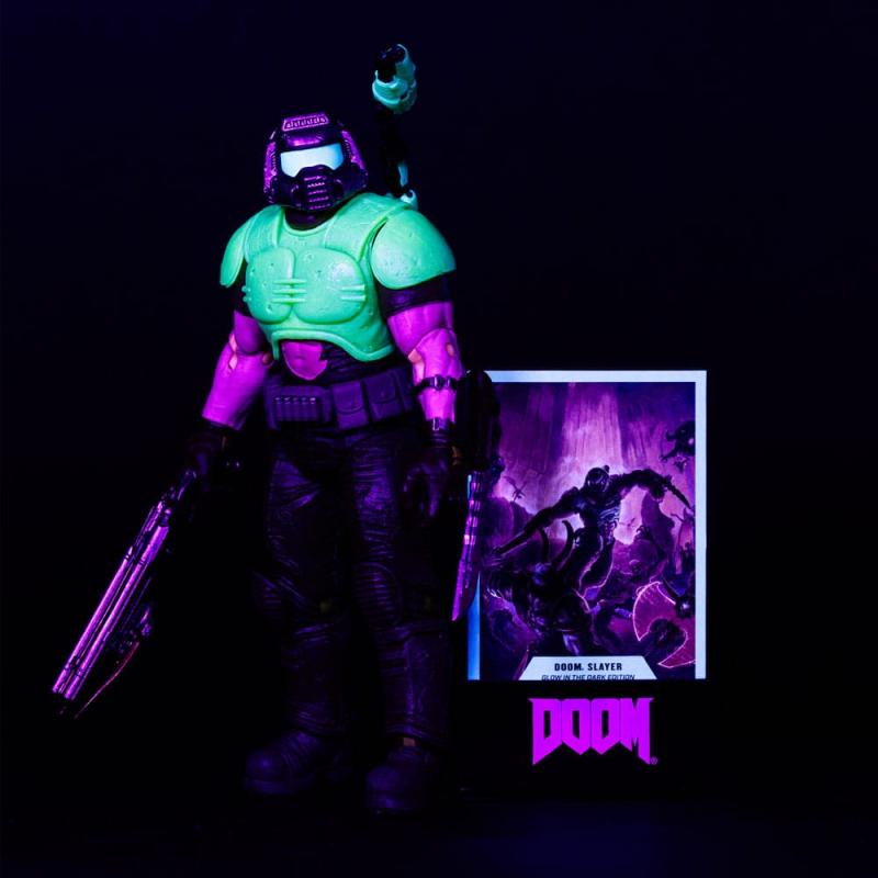 Doom Eternal Action Figure Doom Slayer Classic (Glow In The Dark Edition) Gold Label 18 cm