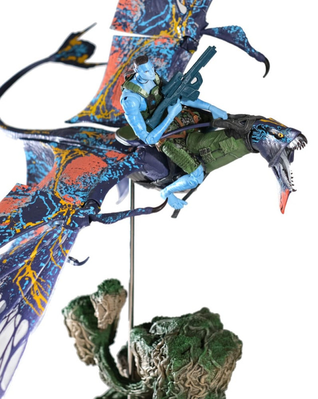 Avatar: The Way of Water Action Figure Recom Quaritch & RDA Banshee (Gold Label) 2