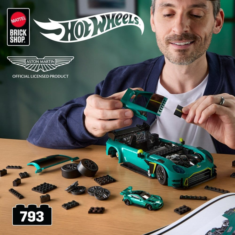 Hot Wheels Elite Mattel Brick Shop Building Set 1/16 '24 Aston Martin Vantage GT3 1